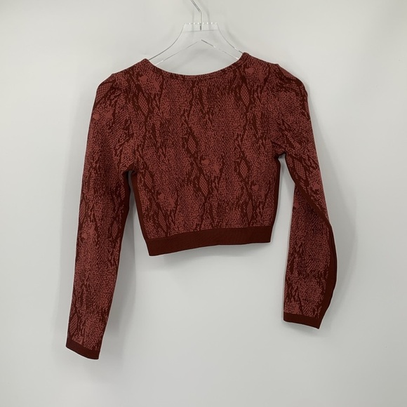 Fabletics Kamila seamless long sleeve crop top snake wine burgundy athletic M - Picture 4 of 5